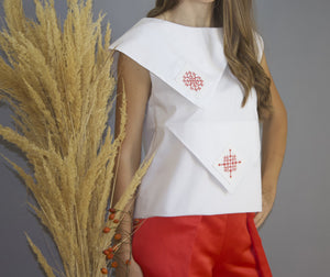 Cotton blouse with handmade romanian motif